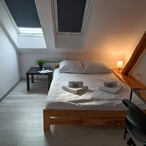 Sleep In Center Apartment